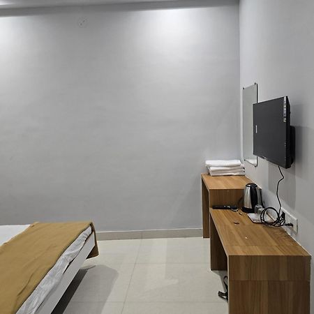 Vivanta Inn Lodge, Solapur Exteriér fotografie