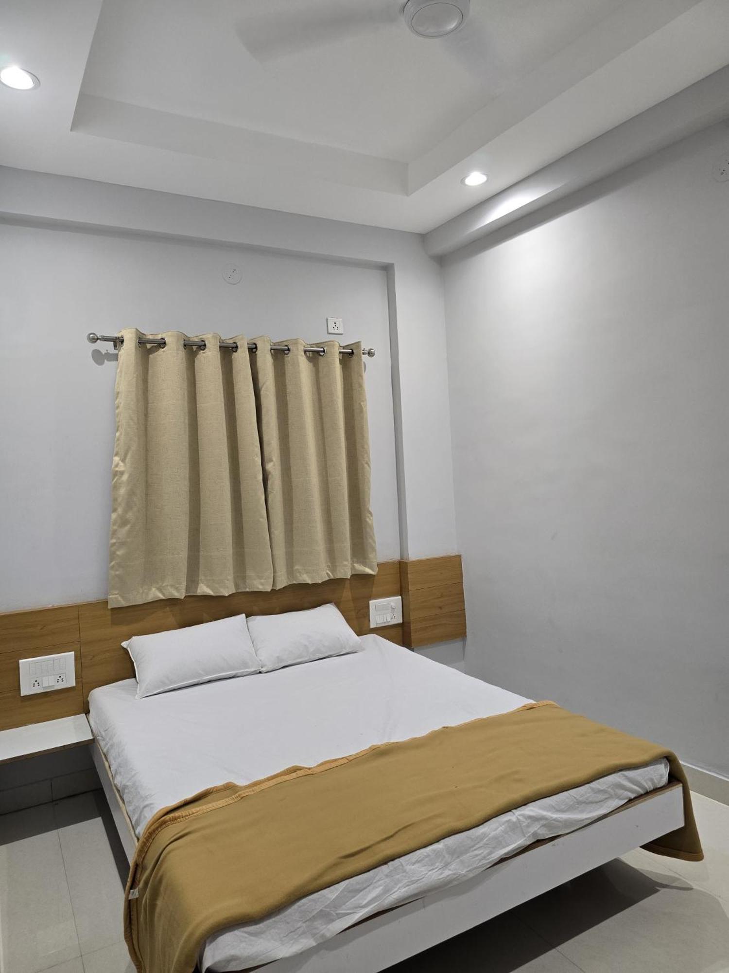 Vivanta Inn Lodge, Solapur Exteriér fotografie