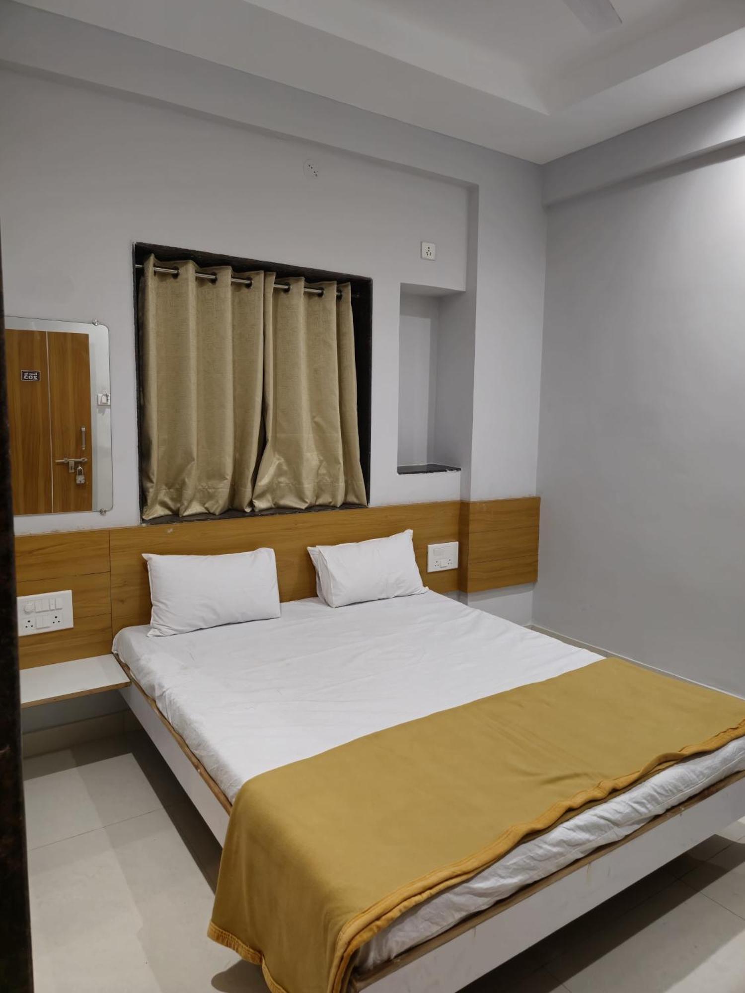 Vivanta Inn Lodge, Solapur Exteriér fotografie